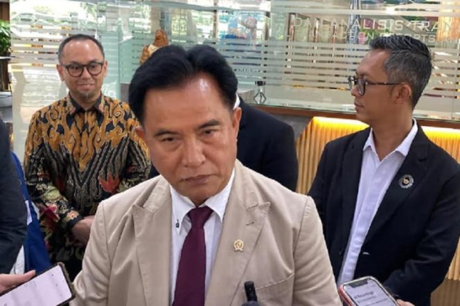 
 Yusril Ihza Mahendra Ajak Tokoh Agama Bahas Judi Online Lewat Khotbah Jumat