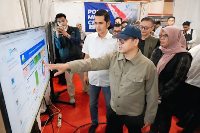 
 Wamenkomdigi Nezar Patria Tinjau Daerah Terdampak Banjir Aceh, Serahkan Perangkat Telekomunikasi dan Pantau Pemulihan BTS