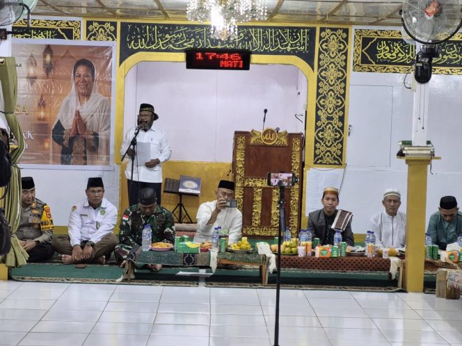
 Di Tengah Perbedaan, Ada Pelukan Kebersamaan: Willem Wandik Buka Puasa Bersama Umat Muslim Tolikara