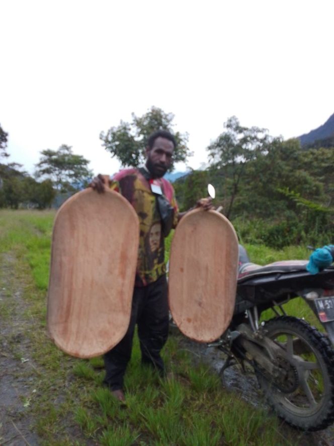 
 Dari Hal Kecil Tumbuh Harapan Besar: Kepedulian Willem Wandik terhadap Kreativitas Warga Tolikara