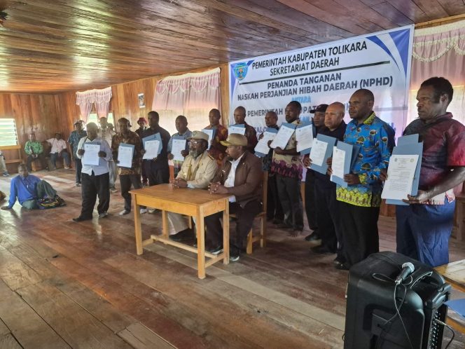 
 Bupati Tolikara Willem Wandik Teken Hibah untuk BP Calon Wilayah Kembu, Perkuat Pelayanan Rohani