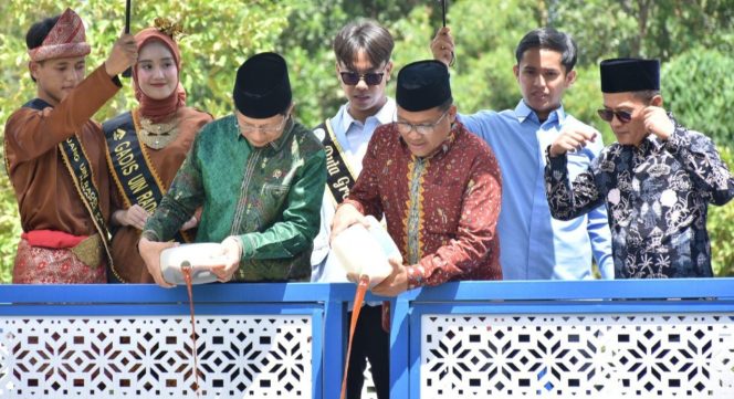 
 Menteri Agama Bersama Sivitas UIN Raden Fatah Palembang Gelar Aksi Ekoteologi Lewat Eco Enzyme dan Tebar Bibit Ikan
