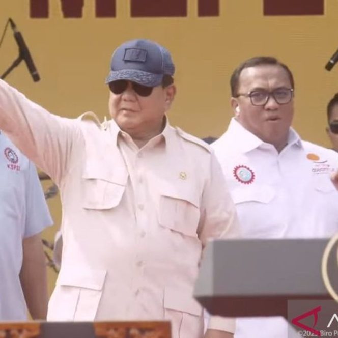 
 Usai May Day di Monas, Presiden Prabowo Bahas Ekonomi Bersama Danantara di Istana