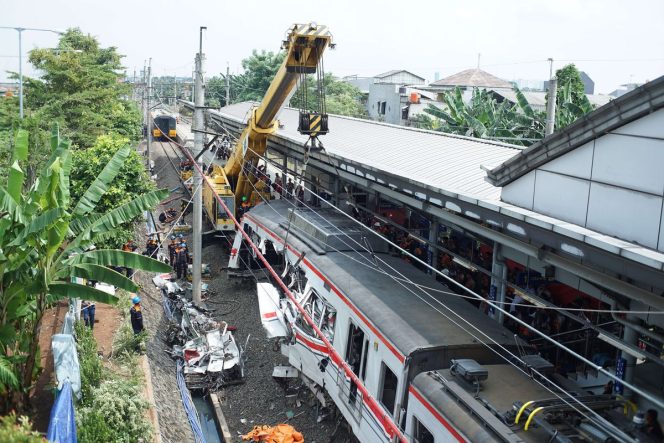 
 KAI Tegaskan Larangan Aktivitas di Jalur Rel Usai Kecelakaan KA Argo Bromo Anggrek di Grobogan