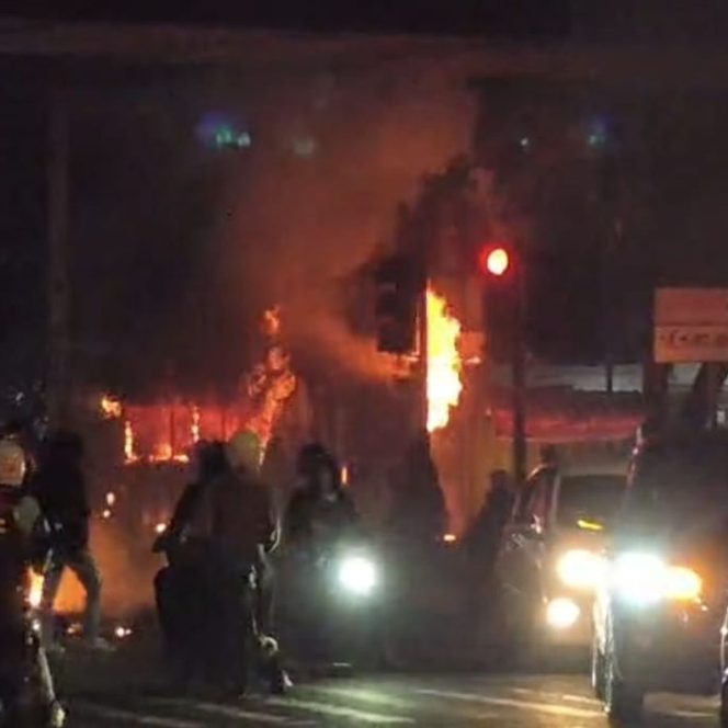 
 Enam Pelajar Jadi Tersangka Pembakaran Pos Polisi di Bandung Usai Aksi May Day