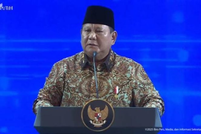 
 Prabowo Turunkan Harga Pupuk Subsidi 20 Persen, Antisipasi Gejolak Global