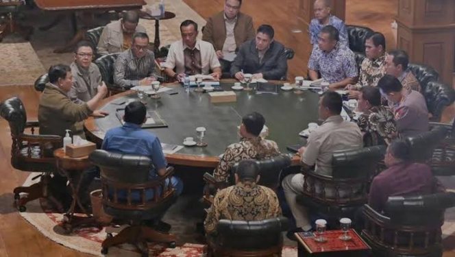 
 Prabowo Gelar Ratas di Hambalang, Bahas Isu Strategis hingga Aspirasi Buruh