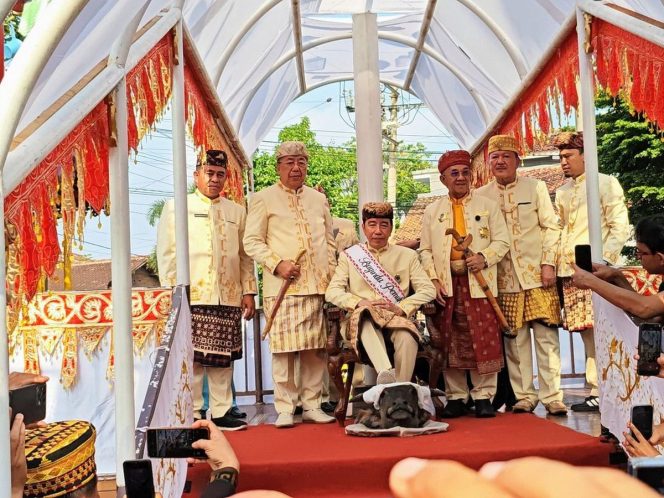 
 PDIP Tak Persoalkan Prosesi Jokowi Injak Kepala Kerbau, Komarudin: Logo Kami Kepala Banteng