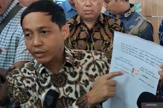 
 KPK Verifikasi Laporan Penolakan Gratifikasi Menteri Kehutanan Raja Juli Antoni