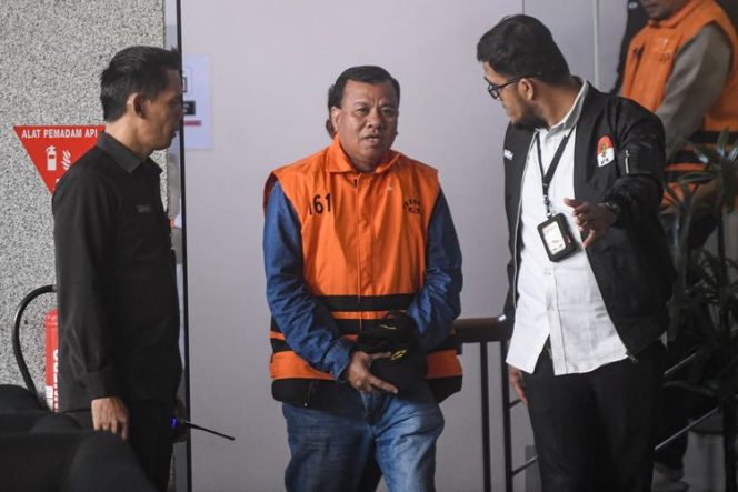 
 KPK Dalami Asal Usul Uang dalam Amplop yang Dibawa Bupati Kuansing saat Bertemu Menteri Kehutanan