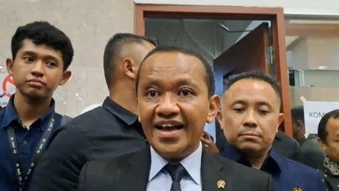 
 Bahlil Akhirnya Bertemu Pencipta Lagu Viral “MBG”, Terungkap Dibuat Sepenuhnya dengan AI